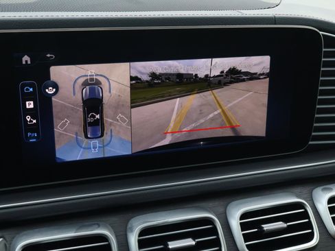 Used 2025 Mercedes-Benz GLS 450 4MATIC image 31