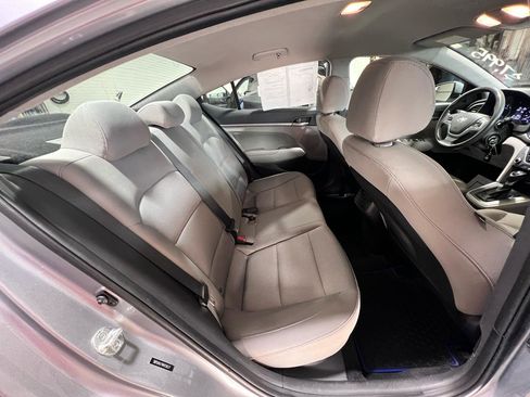 Used 2017 Hyundai Elantra SE image 21