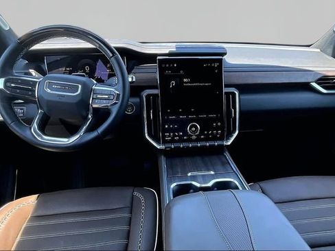 Used 2026 GMC Acadia Denali Ultimate AWD/4WD image 15