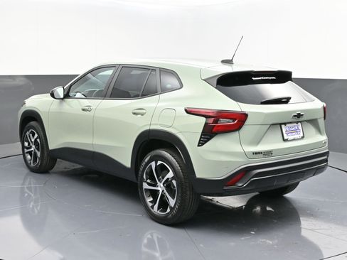 Certified 2024 Chevrolet Trax RS w/ Driver Confidence Package image 5