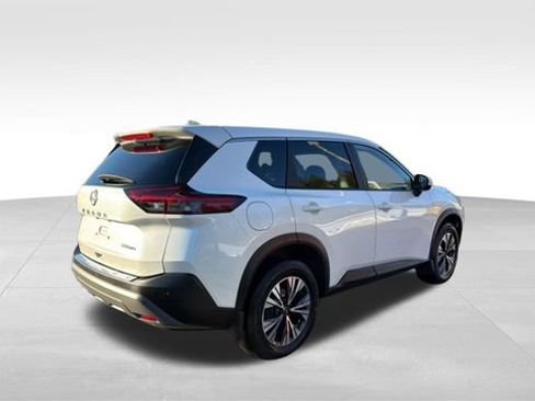 Used 2023 Nissan Rogue SV image 2