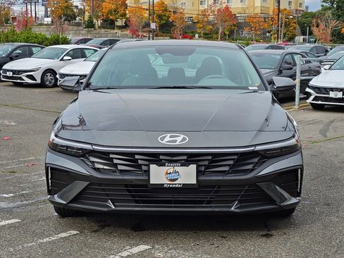 New 2026 Hyundai Elantra SE image 2