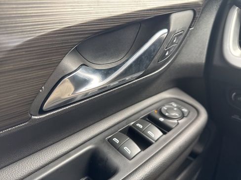 Used 2023 GMC Terrain SLE w/ Driver Convenience Package image 28