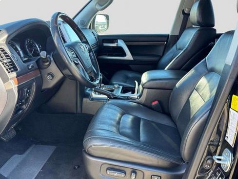 Used 2019 Toyota Land Cruiser image 6