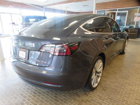 Used 2019 Tesla Model 3 Performance AWD/4WD image 4