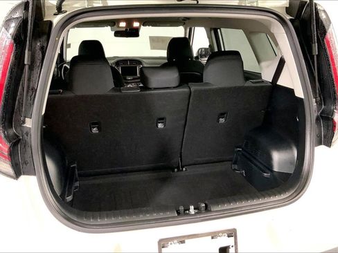 Certified 2025 Kia Soul LX w/ LX Technology Package FWD image 4