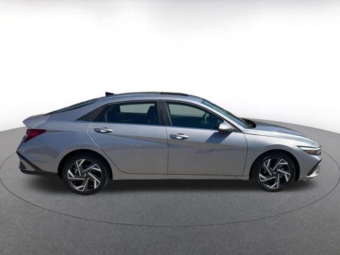 Used 2025 Hyundai Elantra SEL image 16