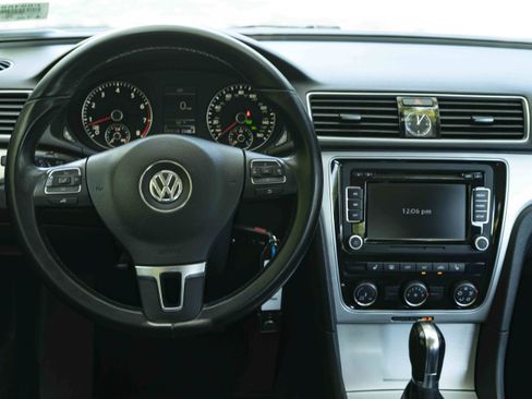 Used 2013 Volkswagen Passat 2.5 SE FWD image 19