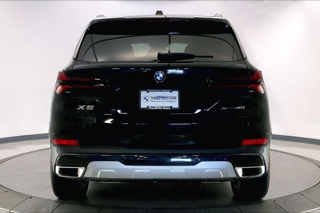 Certified 2026 BMW X5 xDrive40i w/ Premium Package AWD/4WD image 3