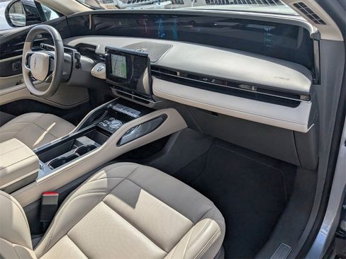 Certified 2025 Lincoln Nautilus Premier image 16