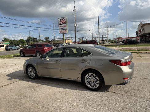 Used 2015 Lexus ES 350 w/ Luxury Package FWD image 12