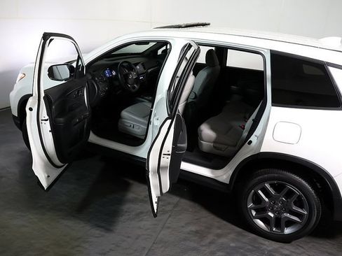 Used 2023 Honda Passport EX-L image 5