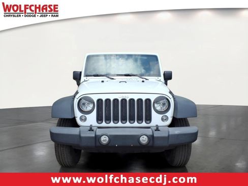 Used 2016 Jeep Wrangler Sport w/ Mopar Black Appearance Group AWD/4WD image 8