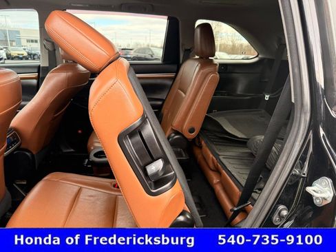 Used 2017 Toyota Highlander Limited image 38