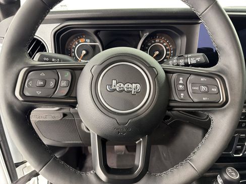 Used 2025 Jeep Wrangler Unlimited Sport AWD/4WD image 15