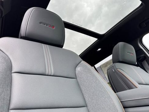 New 2026 GMC Acadia AT4 w/ Luxury Package AWD/4WD image 20