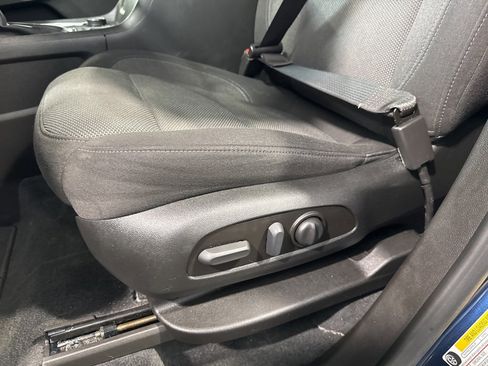 Used 2023 Chevrolet Traverse LT image 36