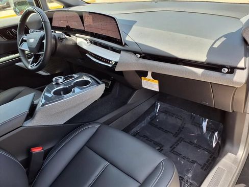 Used 2026 Cadillac Optiq Luxury 1 RWD image 8