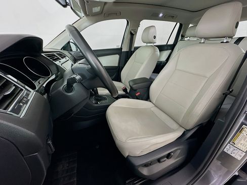 Used 2020 Volkswagen Tiguan SE w/ Panoramic Sunroof Package FWD image 13