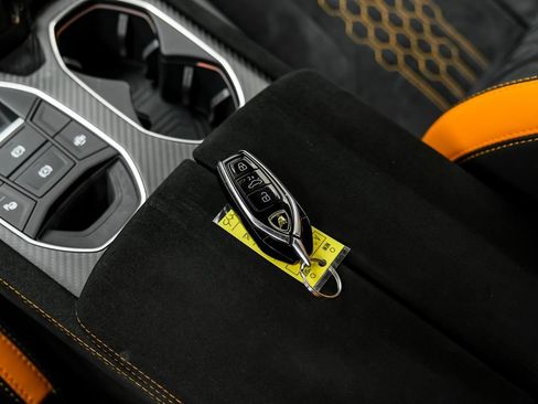 Used 2023 Lamborghini Urus Performante AWD/4WD image 77