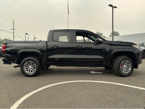 Used 2023 Chevrolet Colorado LT w/ LT Convenience Package II AWD/4WD image 5