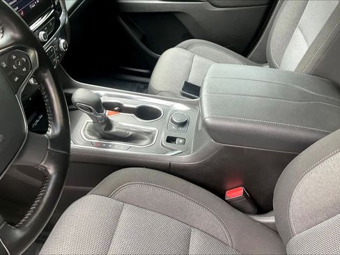 Used 2022 Chevrolet Traverse LT FWD image 18