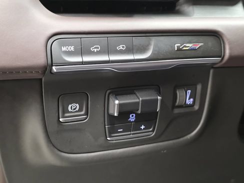 Used 2023 Cadillac Escalade ESV V AWD/4WD image 32