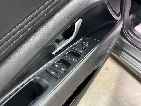 Used 2025 Hyundai Elantra SEL image 20