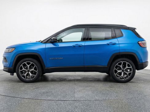 Used 2025 Jeep Compass Limited image 5