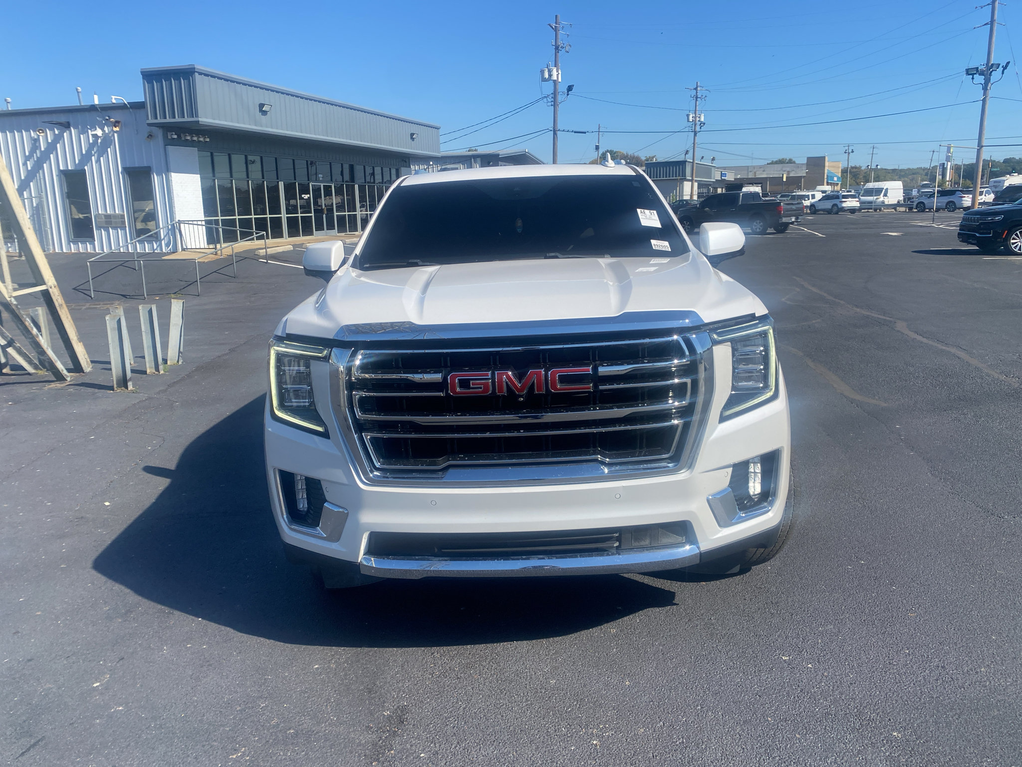 Used 2021 GMC Yukon SLT w/ SLT Luxury Package RWD image 3