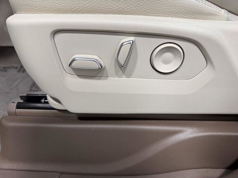 Used 2023 GMC Yukon Denali w/ Denali Reserve Package image 31