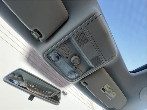 Used 2009 Volkswagen Rabbit S image 35