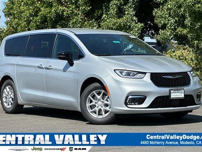 New 2026 Chrysler Pacifica Select
