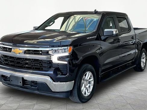 Used 2024 Chevrolet Silverado 1500 LT AWD/4WD image 3