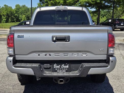 Used 2022 Toyota Tacoma TRD Sport w/ TRD Premium Sport Package AWD/4WD image 8