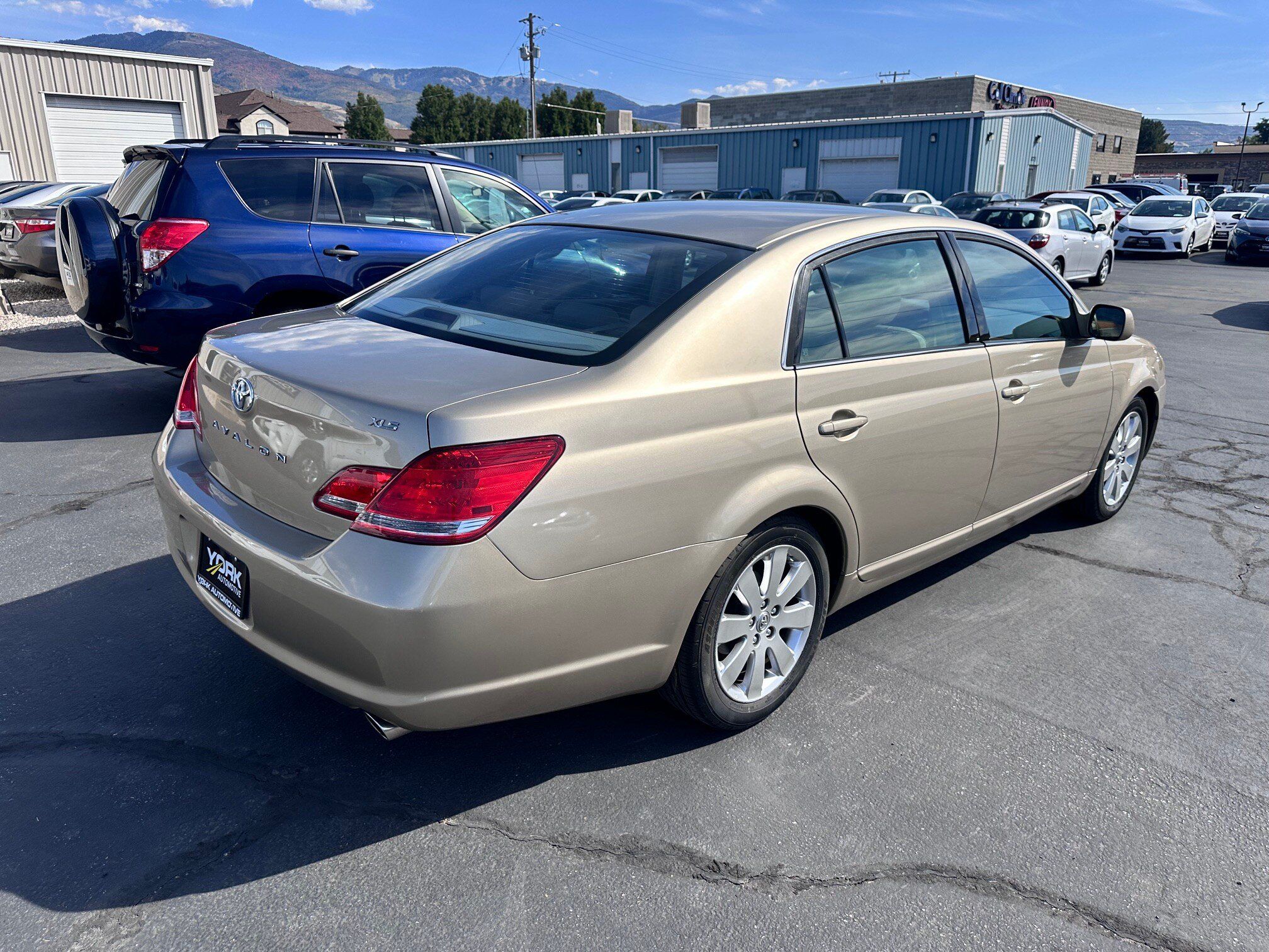 Used 2007 Toyota Avalon XLS FWD image 3
