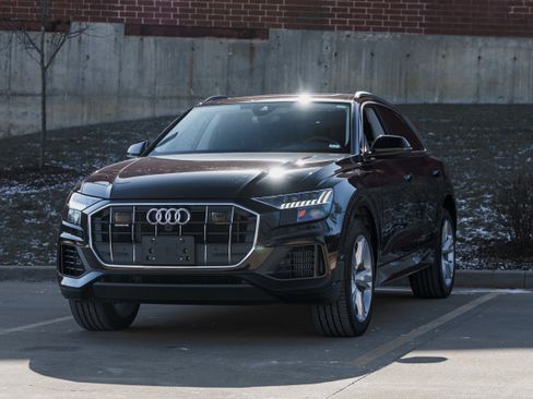 Used 2023 Audi Q8 Premium w/ Convenience Package image 7