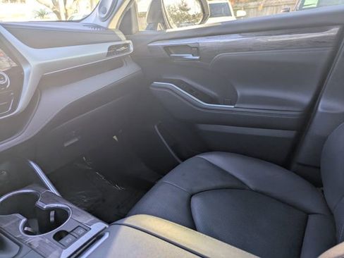Used 2020 Toyota Highlander Platinum image 15