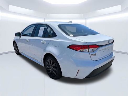 Used 2025 Toyota Corolla LE FWD image 6
