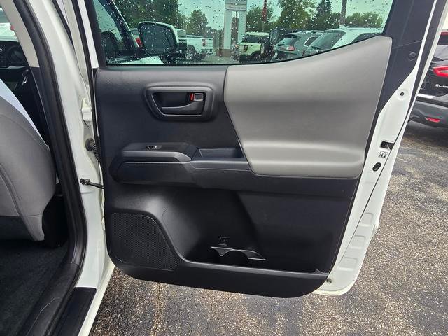 Used 2016 Toyota Tacoma SR AWD/4WD image 18