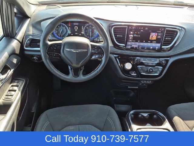 Used 2022 Chrysler Pacifica Touring FWD image 30
