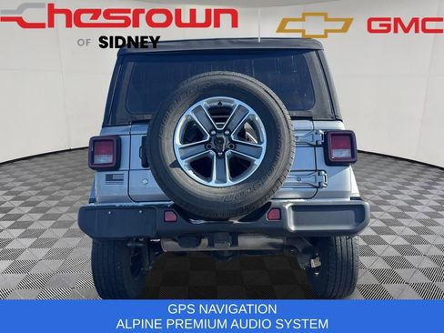 Used 2018 Jeep Wrangler Unlimited Sahara image 12