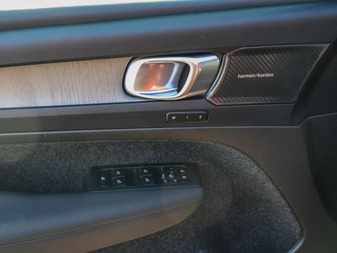 Used 2023 Volvo XC40 B5 Ultimate w/ Protection Package Premier image 32