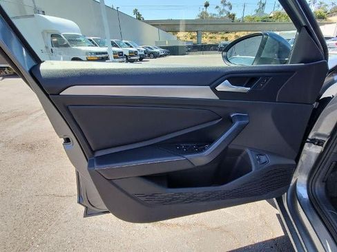 Used 2024 Volkswagen Jetta SE FWD image 20