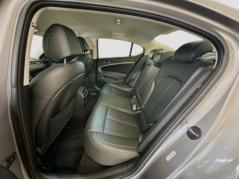 Used 2025 Genesis G70 2.5T AWD/4WD image 29