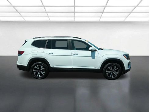 Used 2024 Volkswagen Atlas SE AWD/4WD image 2