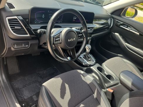 Used 2025 Kia Seltos S FWD image 16