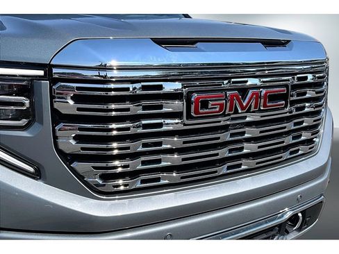 Used 2025 GMC Sierra 1500 Denali w/ Technology Package AWD/4WD image 34