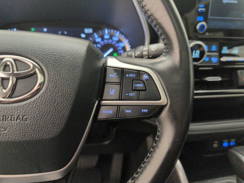 Used 2022 Toyota Highlander XLE AWD/4WD image 38