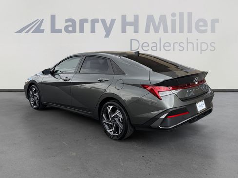 Used 2025 Hyundai Elantra SEL FWD image 3